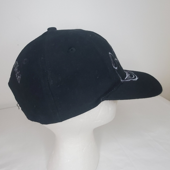 Disney -Walt Disney World -Mickey Mouse Cap In Black And Embroidered Mickey - Picture 10 of 11